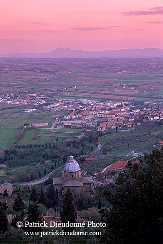 Tuscany, Cortona: view at sunset - Toscane, Cortone, couchant  12229