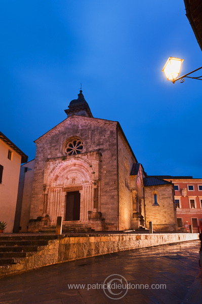 San Quirico, Tuscany - San Quirico, Toscane -  it01394