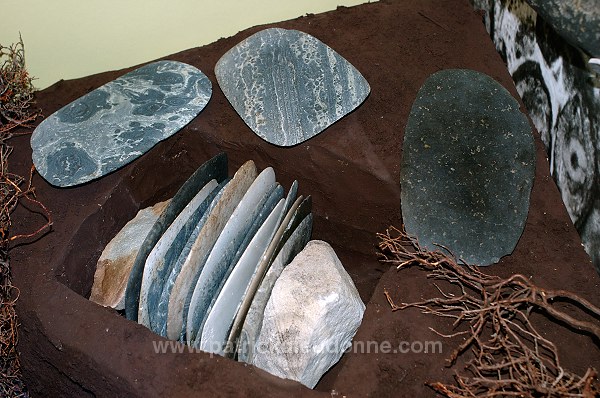 Neolithic Shetland knives, Lerwick museum, Shetland - Couteaux du néolithique 14159