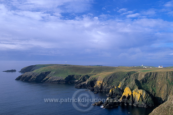 Fair Isle: east coast and village. Shetland. -  Est de Fair Isle  13030