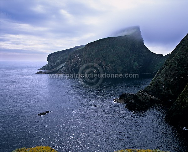 Sheep Rock, Fair Isle, Shetland - Le Rocher des moutons, Fair Isle 13045