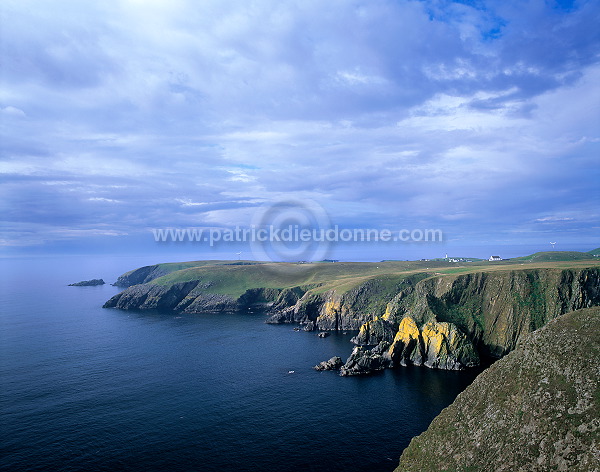 Fair Isle: east coast and village. Shetland. -  Est de Fair Isle  14166