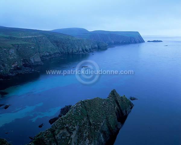Fair Isle coast, Shetland. - Cote de fair Isle, Shetland  13059