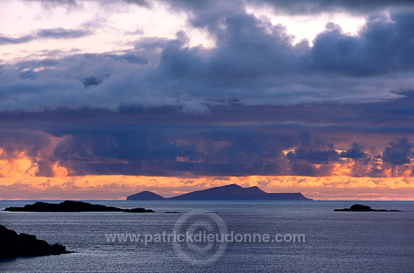 Foula on the horizon, Shetland, Scotland -  Foula sur l'horizon  13160