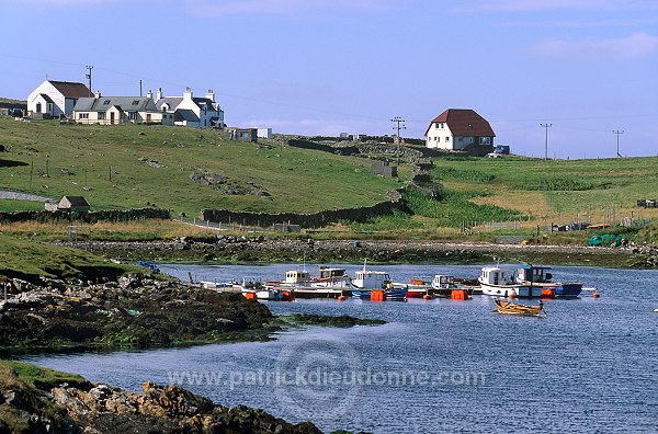 Houses and boats, Out Skerries, Shetland - Maisons et bateaux, Out Skerries  13214