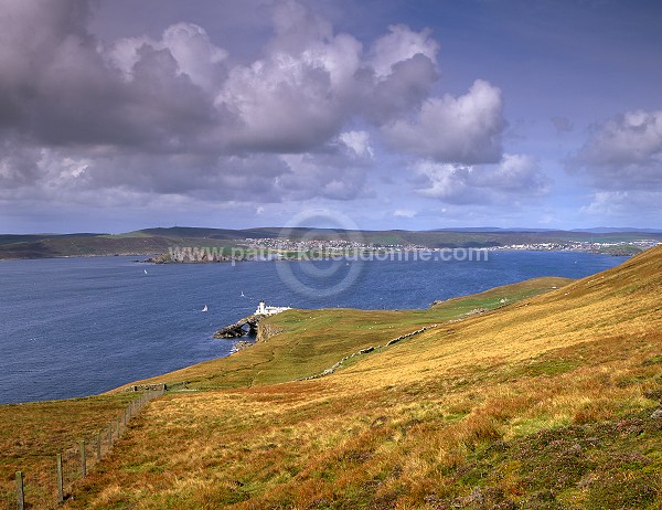 Bressay Sound, Lerwick, Shetland - Détroit de Bressay, Lerwick au loin  13210