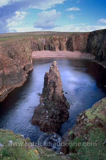 Christie's Hole, Papa stour, Scotland -  Roches volcaniques à Papa Stour 13212