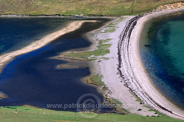 Fora Ness tombolo, North Mainland, Shetland -  Tombolo de Fora Ness 13315