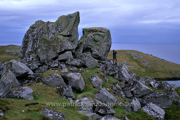 Stanes of Stofast erratic boulder, Shetland - rocher erratique 13321