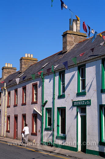 Scalloway street, painted houses, Shetland -  Maisons peintes à Scalloway 13308