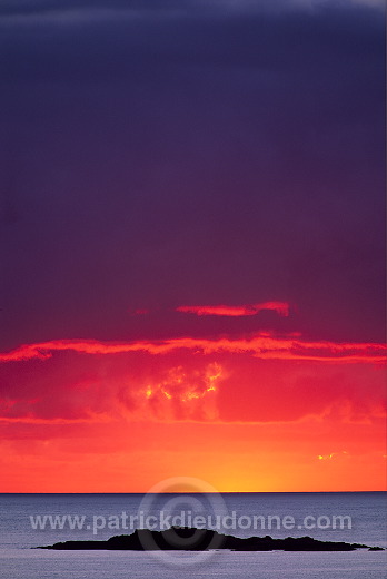 Red Sunset from West Burra, Shetland - Couchant depuis West Burra  13356