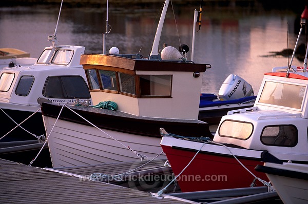 Boats at Walls, West Mainland, Shetland - Bateaux à Walls  13447