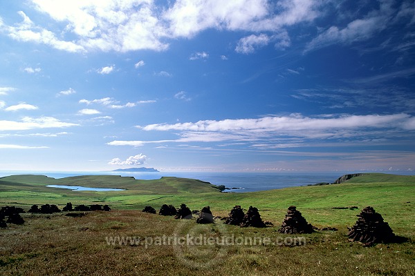 Foula on the horizon, Shetland, Scotland  -  Foula sur l'horizon  13453