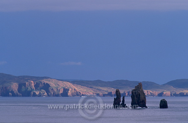 The Drongs, Northmavine, Shetland -  Les Drongs, Shetland  13515