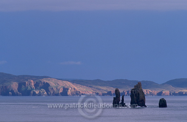 The Drongs, Northmavine, Shetland -  Les Drongs, Shetland  13515