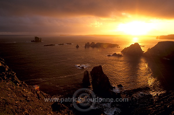 The Drongs at sunset, Shetland -  Les Drongs au couchant  13520