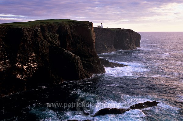 Eshaness basalt cliffs, Shetland, Scotland. -  Falaises basaltiques d'Eshaness  13562
