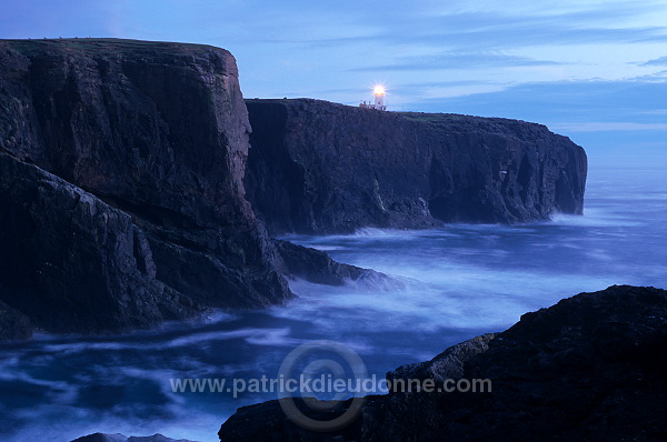 Eshaness basalt cliffs, Shetland, Scotland. -  Falaises basaltiques d'Eshaness  13576