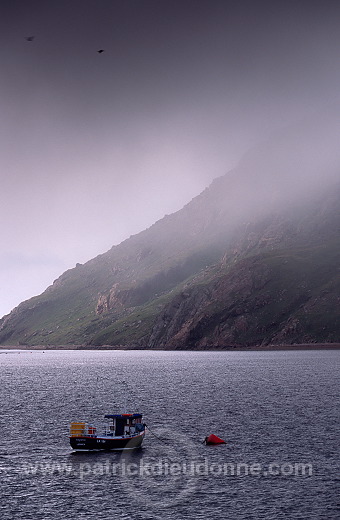 Northmavine: Ronas Voe and boat, Shetland - Le fjord de Ronas Voe  13645