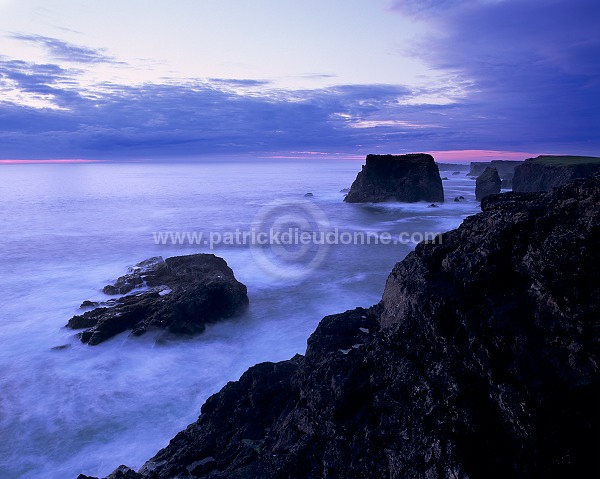 Eshaness basalt cliffs, Shetland, Scotland. -  Falaises basaltiques d'Eshaness  13579