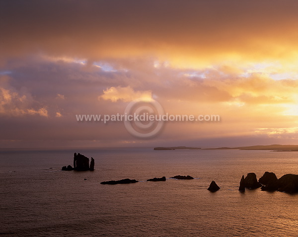 The Drongs at sunset, Shetland -  Les Drongs au couchant  13585