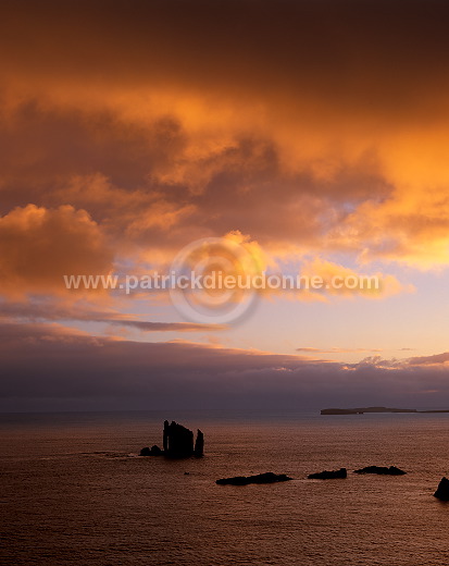 The Drongs at sunset, Shetland -  Les Drongs au couchant  13586