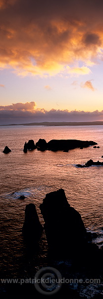 Sunset over Hillswick Ness, Northmavine, Shetland. - Couchant sur Hillswick Ness 13554