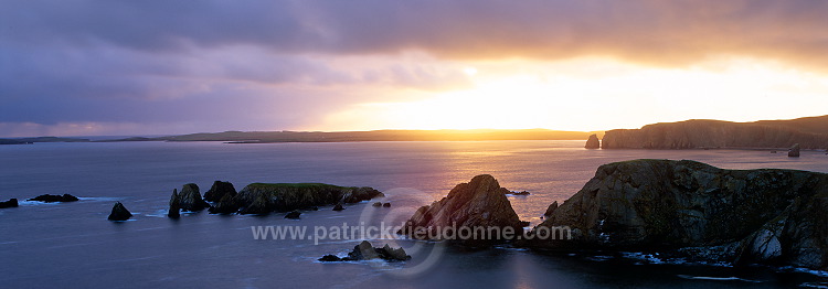 Sunset over Hillswick Ness, Northmavine, Shetland. - Couchant sur Hillswick Ness  13555