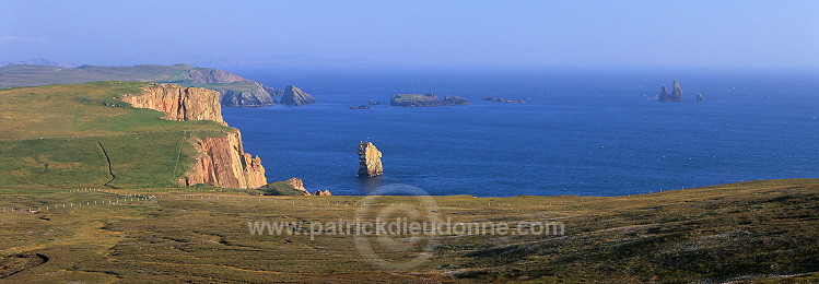 Brae Wick and the Drongs, Esha Ness, Shetland - Baie de Brae et Drongs  13597