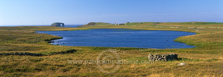 West loch and Dore Holm nat. arch, Shetland - Arche naturelle de Dore Holm  13598