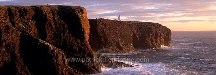 Sunset over Esha Ness cliffs, Shetland. - Couchant sur les falaises d'Eshaness  13571