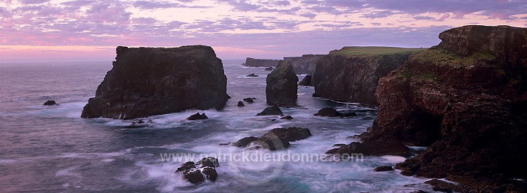 Sunset over Esha Ness cliffs, Shetland. - Couchant sur les falaises d'Eshaness  13573