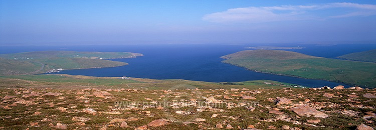 Colla Firth and Yell Sound from Collafirth Hill, Shetland - Détroit de Yell depuis Collafirth Hill  13666