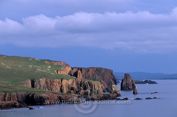 Stoura pund cliffs and stacks, Eshaness, Shetland - Falaises de Stoura Pund   13533