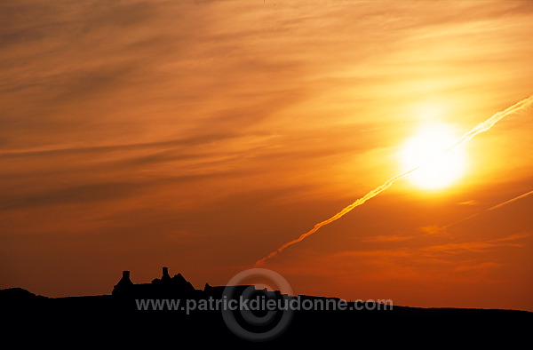 Sunset, abandoned house, Unst  -  Couchant et maison abandonnée, Unst  13741