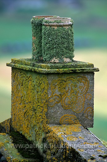 Old crofthouse chimney, Shetland, Scotland -  Vieille cheminée, Unst  13753