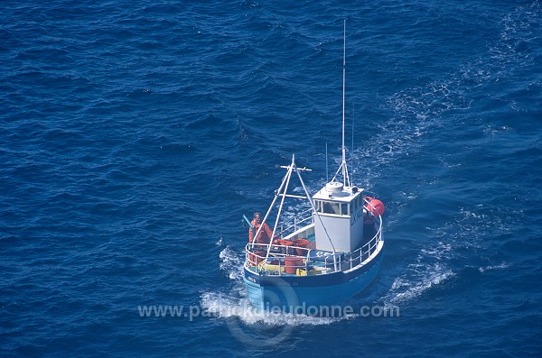 Fishing boat, Shetland, Scotland - Bateau de pêche dans les Shetland  13811