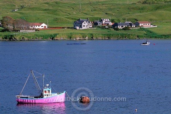 Fishing boat, Shetland, Scotland - Bateau de pêche dans les Shetland  13812