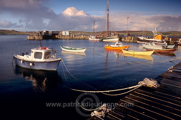 Lerwick harbour, Shetland, Scotland - Port de Lerwick, Shetland  13818