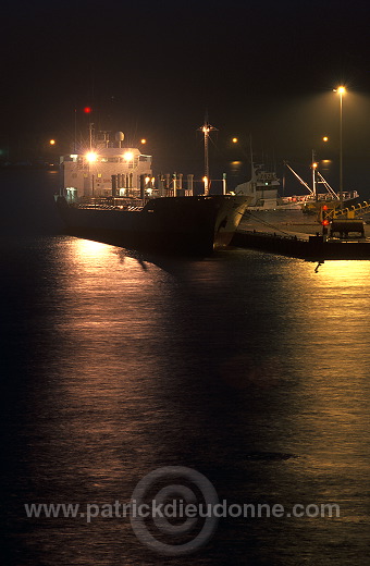 Scalloway harbour at night, Shetland - Port de Scalloway la nuit  13837