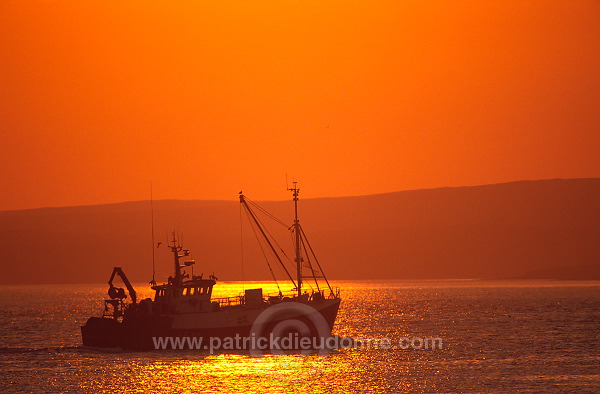 Fishing boat, Shetland, Scotland - Bateau de pêche dans les Shetland  13847