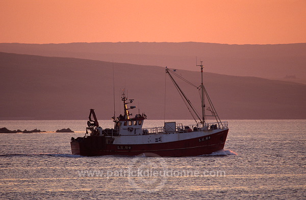 Fishing boat, Shetland, Scotland - Bateau de pêche dans les Shetland  13884