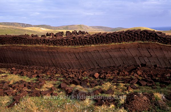 Peat cutting, Shetland, Scotland - Récolte de la tourbe dans les Shetland 13929