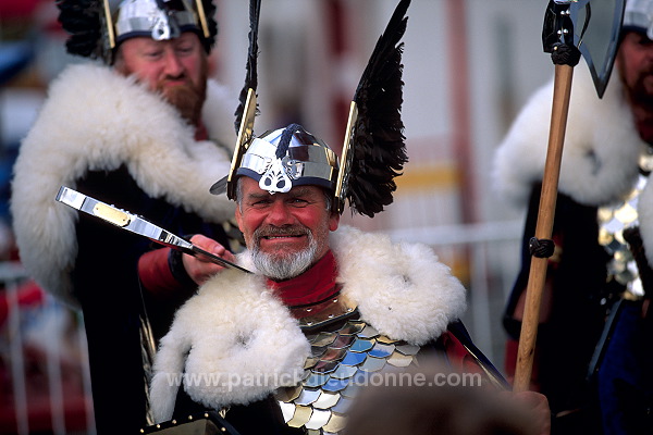 Vikings fighting - Combat de Vikings, Lerwick, Shetland.  13959