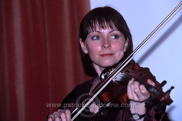 Fiddle music in Shetland, Eshaness - Violoniste, Shetland  13969