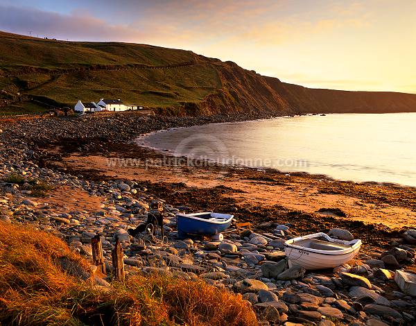 Boats at Nor Wick, Unst, Shetland. - Bateaux au levant à Nor Wick  14060