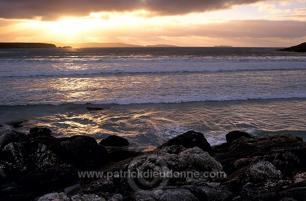 Sunset over Yell Sound, Shetland - Couchant sur Yell Sound  14131