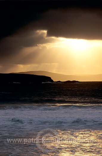 Sunset over Yell Sound, Shetland - Couchant sur Yell Sound  14132