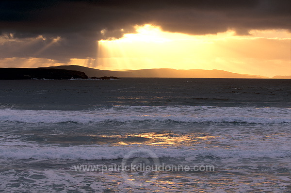 Sunset over Yell Sound, Shetland - Couchant sur Yell Sound  14134