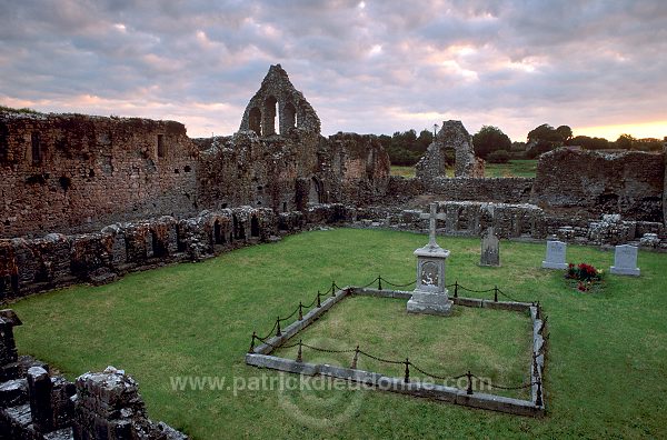 Athassel Priory, near Cashel, Ireland - Prieuré d'Athassel, Irlande  15196